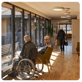 Aalholmhjemmet_hall_day_square